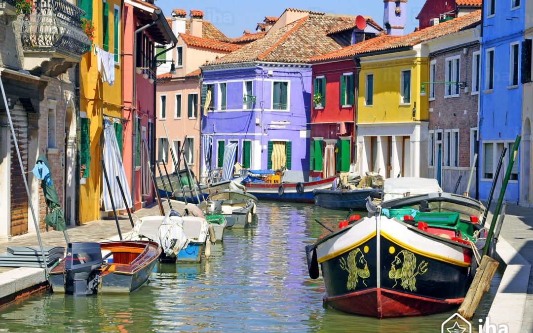 Burano, storie di gatti e di barche.