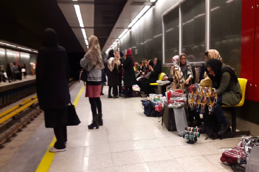 Metro di Tehran oppure piccolo bazaar