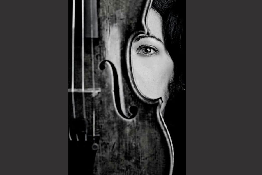 Un violino e il rintocco alla porta