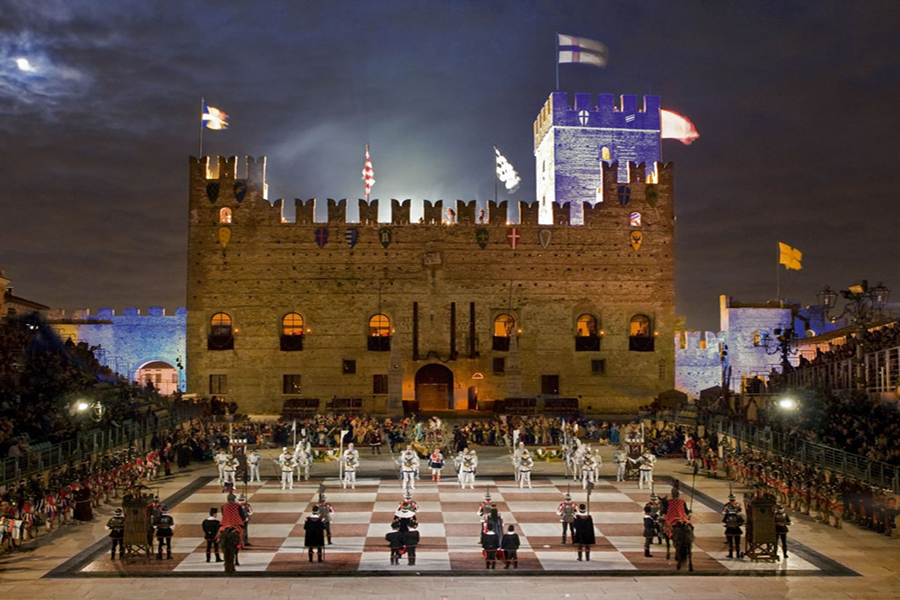 MAROSTICA: SFIDA DI SCACCHI…VIVENTI!