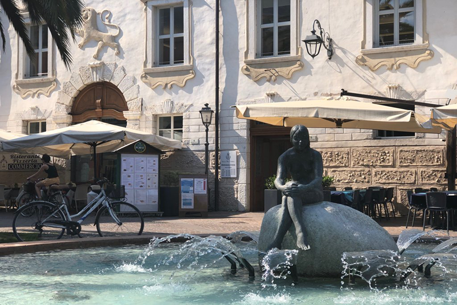Riva del Garda tra storia e windsurf