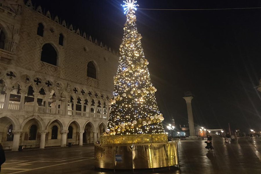 MAGICHE ATMOSFERE E PROFUMI INEBRIANTI:  NATALE A VENEZIA E IN RIVIERA DEL BRENTA