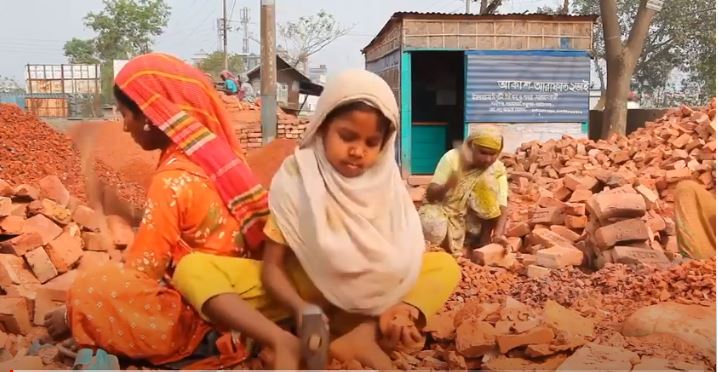 CAPITA A VOLTE  Infanzia rubata in Bangladesh