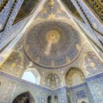 UN BEL SUONO ACUSTICO – Il canto di una donna, con una voce bellissima, nella moschea dell’Imam di Isfahan.