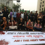 SSHHH! NON SENTO! NON VEDO! NON PARLO! – Mentre in Italia piovono decreti e restrizioni anti-Covid,  in Bangladesh piovono decreti di tutt’altro tipo.