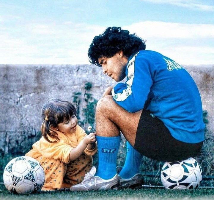 DIEGO – L’addio a Diego Armando Maradona. Il ricordo di Angela che l’ha conosciuto. Il grazie della sua Napoli