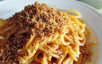 SPAGHETTI CON PANE E ALICI – In tavola la Sicilia con i suoi aromi e profumi