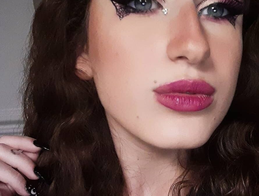 COME BABOOSHKA – Un make up che ricorda il mondo immaginario della cantante Kate Bush