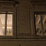 QUANDO PIOVE SDRAIATI SUL DĪWĀN E INIZIA A CAMMINARE – In una giornata buia e tempestosa, non c’è cosa migliore che rimanere in panciolle a guardare le foto del cell e farsi du’ passi in giro pe’ Roma