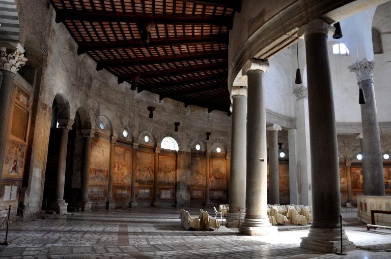 VISITA IN BASILICA – La Basilica di Santo Stefano Rotondo al Celio, una delle chiese più antiche di Roma e tra le prime a pianta circolare