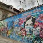 IL MURO DI JOHN LENNON – Nel cuore di Praga un murales, dedicato al compianto leader dei Beatles, simbolo di speranza e fratellanza