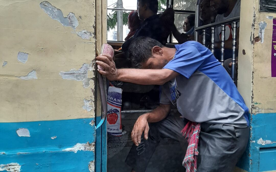 ESPLOSIONE DI CASI COVID E DI MOSCHEE – La strana gestione della pandemia in Bangladesh