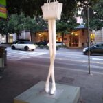 UNA SANA “OCCUPAZIONE” – Le opere di Erwin Wurm in Via Veneto.
