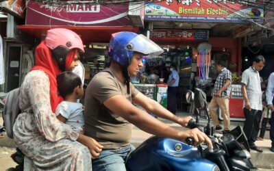 VIAGGIARE CON FANTASIA – I mezzi di trasporto in Bangladesh vengono usati in modo a dir poco fantasioso.