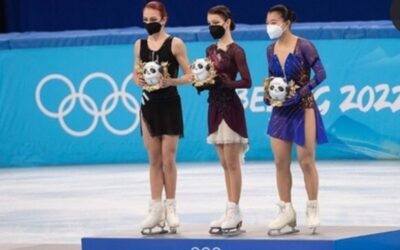 LE LACRIME DELLA VALIEVA – Durante la finale cade la giovanissima stella del ghiaccio russo, positiva al doping. Salta il podio e arriva quarta tra le lacrime. L’ennesimo scandalo dello sport russo