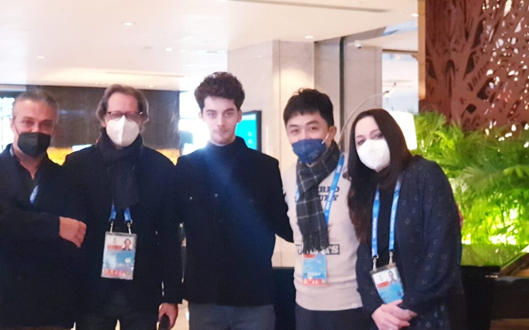 DALLO STADIO ” NIDO D’UCCELLO” DI PECHINO  LA BANDIERA OLIMPICA PRENDE IL VOLO PER L’ITALIA – Ieri cerimonia di chiusura dei Giochi Invernali con il passaggio di consegne a Milano-Cortina per le Olimpiadi del 2026