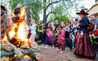 LA NOTTE DELE STREGHE A PRAGA – Un’antica tradizione celtica per allontanare gli spiriti maligni, nella notte dedicata a Santa Valpurga