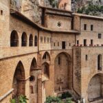 Il Monastero di San Benedetto a Subiaco – In un bosco di elci secolari quella che il Petrarca definisce “la soglia del Paradiso”