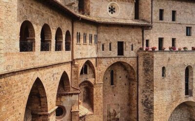 Il Monastero di San Benedetto a Subiaco – In un bosco di elci secolari quella che il Petrarca definisce “la soglia del Paradiso”